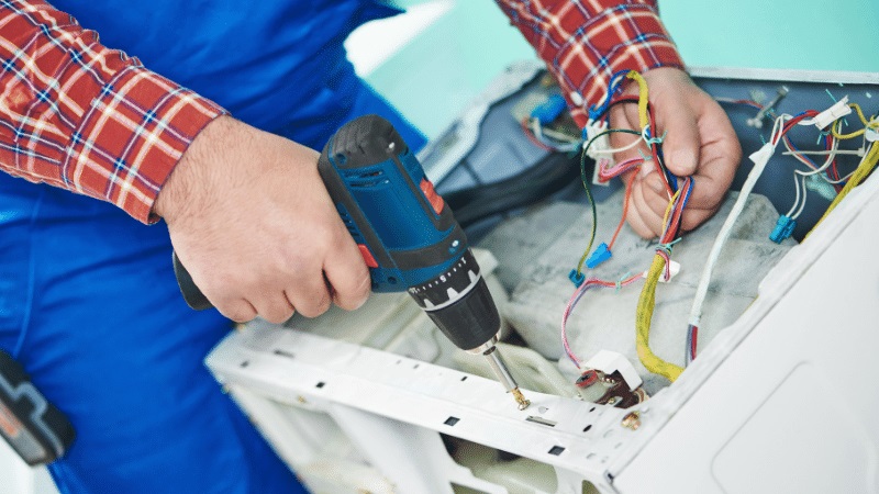 Kızılcahamam Ariston Ariston çamaşır makinesi kart tamiri – Su almama arızası orijinal parça ile giderildi. - Teknik servis örneği